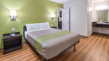 Standard Room, 1 King Bed, Accessible, Non Smoking
