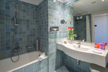 Deluxe Twin Room (With Rollaway Bed)