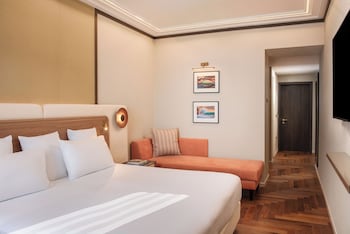 Premium Twin Room (With Rollaway Bed)