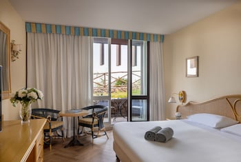 Superior Double Room (2 Adults + 1 Child)