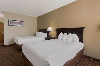 Standard Room, 2 Queen Beds, Accessible, Bathtub