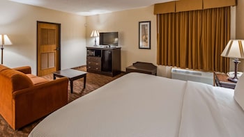 Suite, 1 King Bed, Non Smoking, Jetted Tub (with Sofabed)