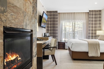 Superior Room, 1 King Bed with Sofa bed, Fireplace (Premier King with Fireplace)