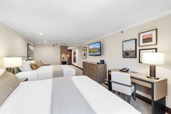 Room, Multiple Beds, Accessible (Premier Double Queen - Accessible Wal)