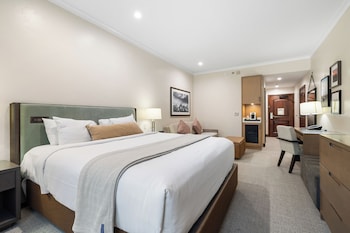 Deluxe Room, 1 King Bed with Sofa bed (Premier King)