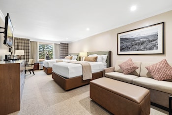 Room, Multiple Beds, Accessible (Premier Double Queen - Accessible Wal)