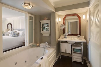 Suite, 1 King Bed with Sofa bed (One-Bedroom Suite)