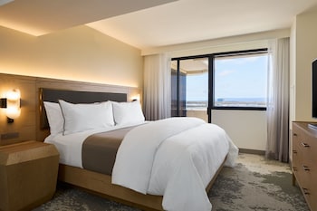 Deluxe Suite, 1 King Bed with Sofa bed, Corner