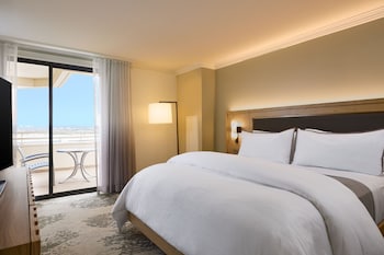 Deluxe Suite, 1 King Bed with Sofa bed, Corner