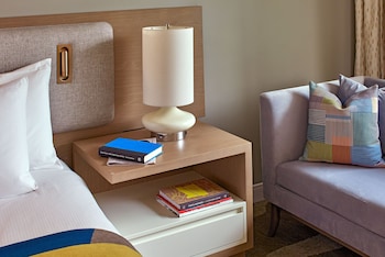 Junior Room, 1 King Bed (City)