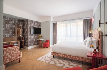 Suite (NYX)