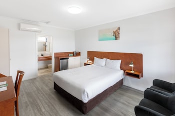 Standard Room, 1 Queen Bed