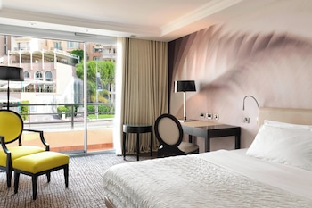 Classic Room, 1 King Bed, City View