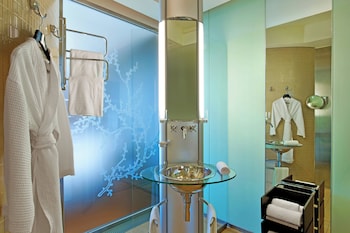 Design Room, 1 King Bed, Sea View, Tower