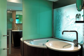 Design Room, 1 King Bed, Sea View, Tower