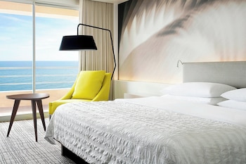Premium Room, 1 King Bed, Balcony, Partial Sea View
