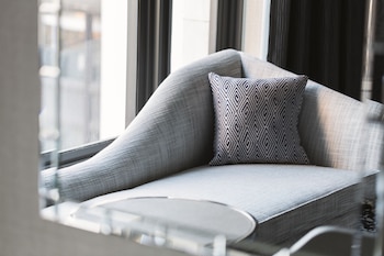 Room, 1 King Bed, Corner