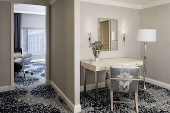 Grand Room, 1 King Bed
