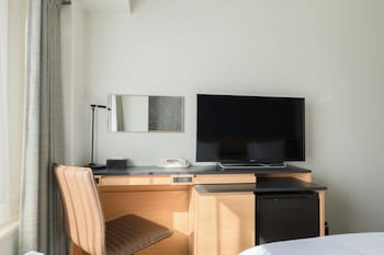 Standard Room, 2 Twin Beds (Mid Floor)