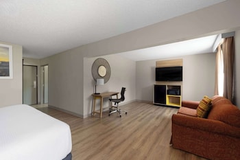 Suite, Multiple Beds, Non Smoking
