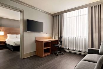 Suite, 1 Queen Bed