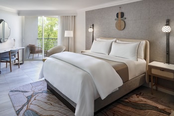 Executive Suite, 1 King Bed with Sofa bed, Ocean View
