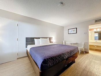 Standard Room, 1 King Bed, Smoking