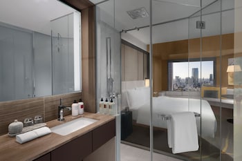 Premium Room, 1 King Bed, Club Lounge Access