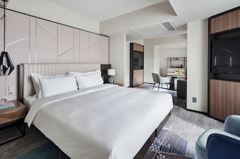 Suite, 1 King Bed, Club Lounge Access (Mizu)