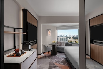 Premium Room, 1 King Bed, Club Lounge Access (Bath)