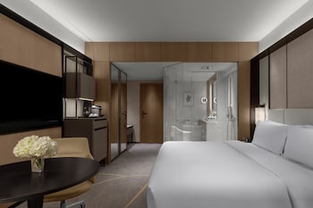 Premium Room, 1 King Bed, Club Lounge Access
