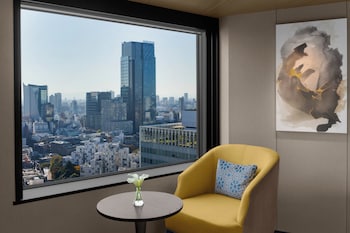 Suite, 1 King Bed, Club Lounge Access (Tori)