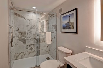 Suite, 1 King Bed, Corner