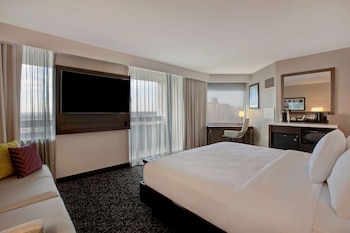 Suite, 1 King Bed, Balcony