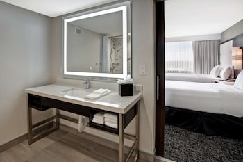 Suite, 2 Double Beds, Accessible, Bathtub (Mobility & Hearing)