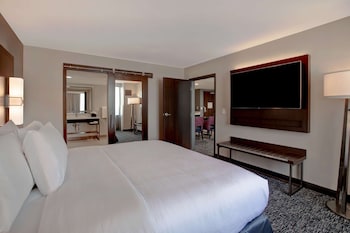 Suite, 1 King Bed, Balcony