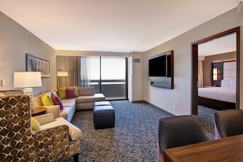 Suite, 1 King Bed, Accessible, Balcony