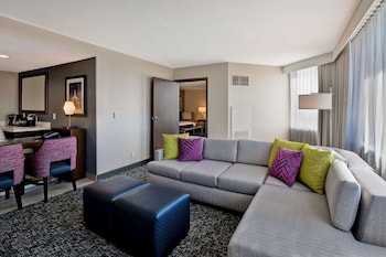 Suite, 1 King Bed, Corner