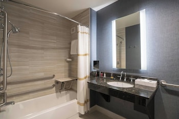 Room, 1 King Bed, Non Smoking (Mobility Accessible, Tub)