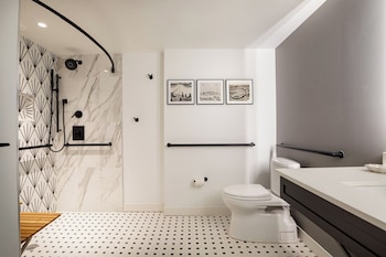 Standard Room, 2 Queen Beds, Mobility Accessible