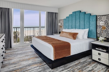 Suite, 1 King Bed with Sofa bed