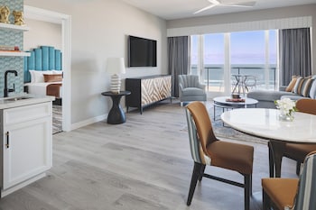 Suite, 1 King Bed with Sofa bed