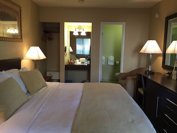 Standard Room, 1 King Bed