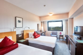Standard Room, 2 Twin Beds (Airport View, High Floor)