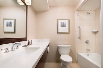 Room, 1 King Bed (Mobility/Hearing Access, Roll-in Shwr)