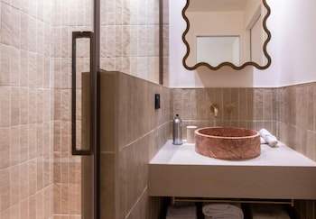 Deluxe Room, Pool View