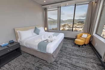 Standard Room, 1 King Bed, Balcony, Partial Ocean View