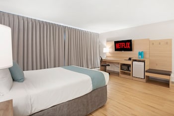 Standard Room, 1 Queen Bed, Balcony, Mountain View
