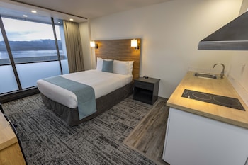 Deluxe Room, 1 Queen Bed, Kitchenette, Ocean View