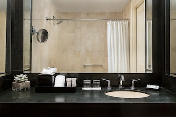 Executive Room, 1 King Bed